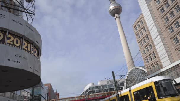 Berlin Niemcy Marca 2024 Stacja Transportu Publicznego Alexanderplatz Pociąg Elektryczny — Wideo stockowe