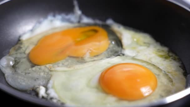 Яйця Смажать Сковороді Приготування Яєць Сковороді — стокове відео