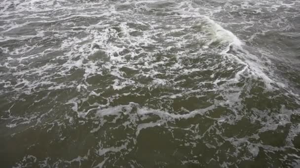 Unruhige Ostsee Einem Bewölkten Tag Wellen Der Ostsee — Stockvideo