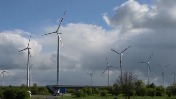 Rüzgar Santralleri Rüzgar Türbinleri Elektrik Üretir Modern Enerji Kavramı Yenilenebilir — Stok video