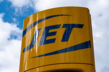 Almanya 5 Ağustos 2024. Berlin 'deki Sarı Jet benzin istasyonu. Arabalar için benzin istasyonunu kapatın..