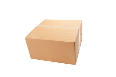Beyaz arka planı olan bir karton kutu. Kutu kahverengi ve üzerinde beyaz bir çizgi var.