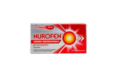 Almanya 23 Mayıs 2025. Nurofen 400mg Softgels. Bu ibuprofen ağrı kesici kapsülleri acıyı dindirmek için hızlı çalışır. Hedef resim içeren kırmızı paket hedeflenmiş eylemi gösterir.