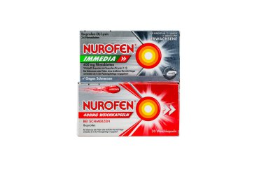 Almanya 23 Mayıs 2025. Nurofen Immedia, Nurofen 'e karşı 400 mg karşılaştırma. Nurofen 'in beyaz arka planda iki versiyonu. yumuşak kapsüller ve film kaplamalı tabletler immedia.