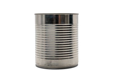 Metalik kaplamalı, beyaz arka planda izole edilmiş tek bir teneke kutu. Yiyecek depolama ve el işi için ideal..