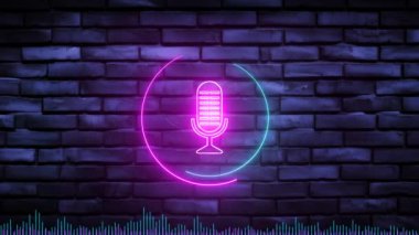 Ses satırları yeşil ekran arkaplanlı podcast logosu