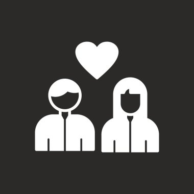 kalp simgesi olan çift