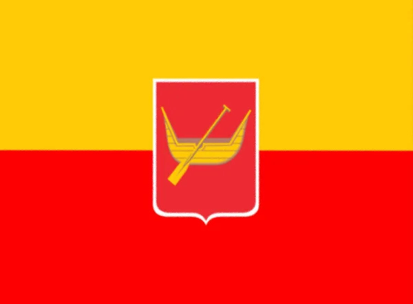 Bendera Kuning Dan Merah Dengan Perahu — Stok Foto
