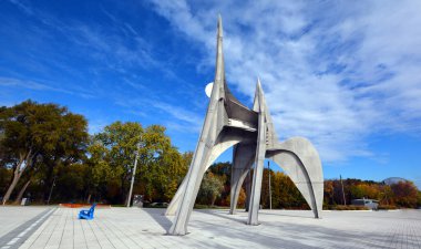 MONTREAL CANADA - 10 19 2022: Alexander Calder heykeli L 'Homme French (