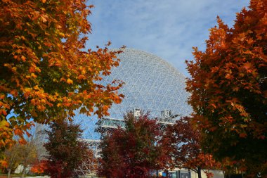 MONTREAL, CANADA - 10 19 2022: Biyosfer Montreal 'de çevreye adanmış bir müzedir. 1967 Dünya Fuarı için ABD 'nin eski pavyonunda bulunan Parc Jean-Drapeau, Expo 67.