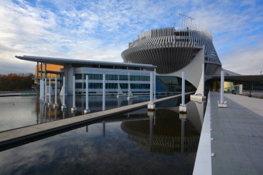 MONTREAL CANADA - 10 19 2022: Montreal Kumarhanesi Montreal, Quebec 'teki Notre-Dame' da yer almaktadır. Kanada 'nın en büyük kumarhanesi ve dünyanın en büyük kumarhanelerinden biridir.