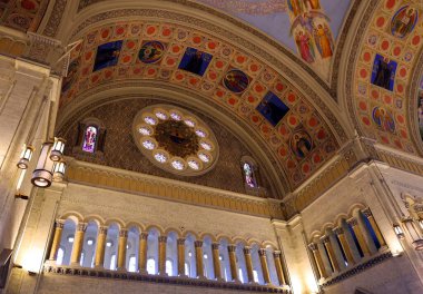 MONTREAL QUEBEC CANADA - 10 25 2022: Madonna della Difesa Kilisesi 'nin içinde Küçük İtalya' da bir Katolik kilisesi bulunmaktadır.