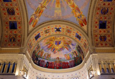 MONTREAL QUEBEC CANADA - 10 25 2022: Madonna della Difesa Kilisesi 'nin içinde Küçük İtalya' da bir Katolik kilisesi bulunmaktadır.
