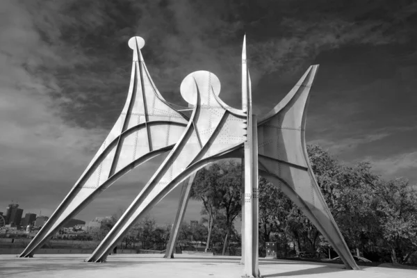 Монреальная Канада 2022 Скульптура Александра Колдера Homme Французский Человека Представляет — стоковое фото