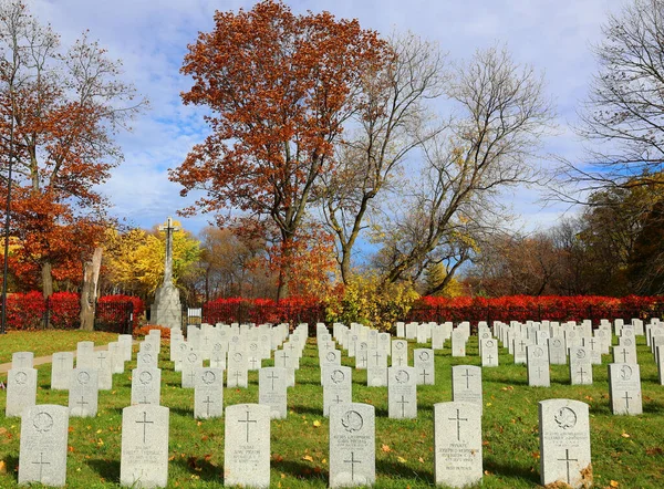 Montreal Quebec Canada 2022 Tombe Dei Soldati Canadesi Nel Cimitero — Foto Stock