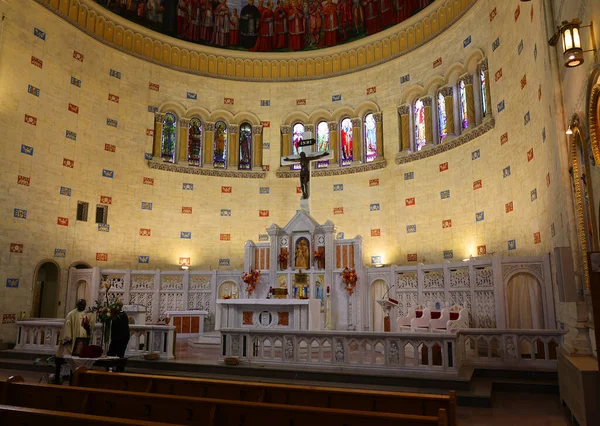 Monreal Quebecカナダ 2022 マドンナ デッラ ディフェサの教会の中に小さなイタリアの近所にカトリック教会があります — ストック写真