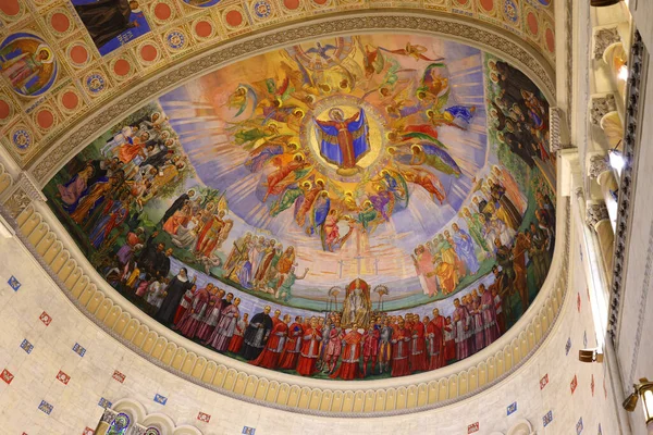 Montreal Quebec Canada 2022 Madonna Della Difesan Kirkon Sisällä Katolinen — kuvapankkivalokuva