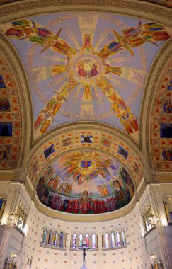 MONTREAL QUEBEC CANADA - 10 25 2022: Madonna della Difesa Kilisesi 'nin içinde Küçük İtalya' da bir Katolik kilisesi bulunmaktadır.