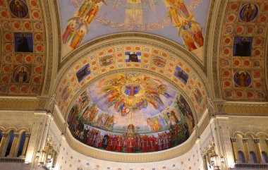 MONTREAL QUEBEC CANADA - 10 25 2022: Madonna della Difesa Kilisesi 'nin içinde Küçük İtalya' da bir Katolik kilisesi bulunmaktadır.