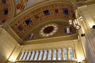 MONTREAL QUEBEC CANADA - 10 25 2022: Madonna della Difesa Kilisesi 'nin içinde Küçük İtalya' da bir Katolik kilisesi bulunmaktadır.