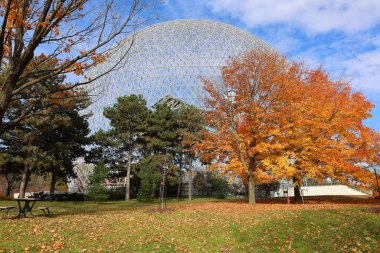 MONTREAL, CANADA - 10 19 2022: Biyosfer Montreal 'de çevreye adanmış bir müzedir. 1967 Dünya Fuarı için ABD 'nin eski pavyonunda bulunan Parc Jean-Drapeau, Expo 67.