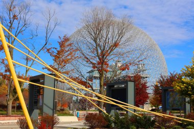 MONTREAL, CANADA - 10 19 2022: Biyosfer Montreal 'de çevreye adanmış bir müzedir. 1967 Dünya Fuarı için ABD 'nin eski pavyonunda bulunan Parc Jean-Drapeau, Expo 67.