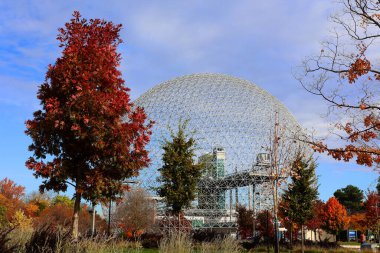 MONTREAL, CANADA - 10 19 2022: Biyosfer Montreal 'de çevreye adanmış bir müzedir. 1967 Dünya Fuarı için ABD 'nin eski pavyonunda bulunan Parc Jean-Drapeau, Expo 67.