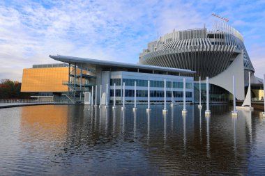 MONTREAL CANADA - 10 19 2022: Montreal Kumarhanesi Montreal, Quebec 'teki Notre-Dame' da yer almaktadır. Kanada 'nın en büyük kumarhanesi ve dünyanın en büyük kumarhanelerinden biridir.