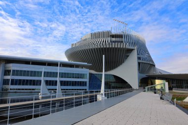MONTREAL CANADA - 10 19 2022: Montreal Kumarhanesi Montreal, Quebec 'teki Notre-Dame' da yer almaktadır. Kanada 'nın en büyük kumarhanesi ve dünyanın en büyük kumarhanelerinden biridir.
