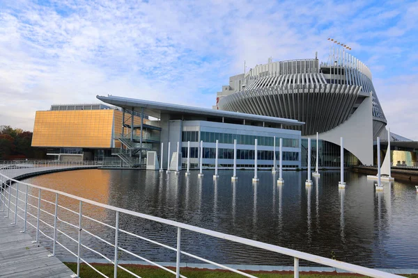 MONTREAL CANADA - 10 19 2022: Montreal Kumarhanesi Montreal, Quebec 'teki Notre-Dame' da yer almaktadır. Kanada 'nın en büyük kumarhanesi ve dünyanın en büyük kumarhanelerinden biridir.