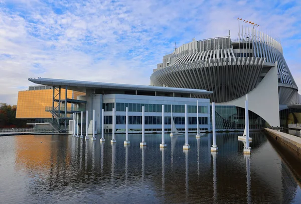 MONTREAL CANADA - 10 19 2022: Montreal Kumarhanesi Montreal, Quebec 'teki Notre-Dame' da yer almaktadır. Kanada 'nın en büyük kumarhanesi ve dünyanın en büyük kumarhanelerinden biridir.