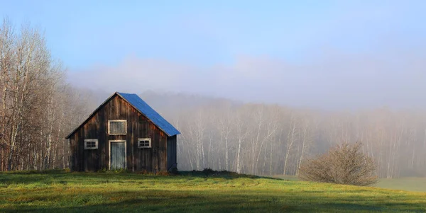 Bromont Quebec Canada 2022 Old Barn Foggy Day Country Side — Stock Photo, Image