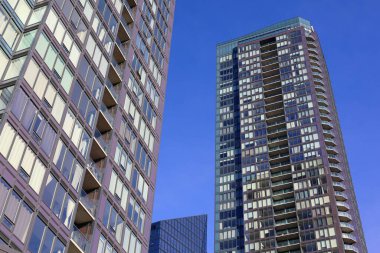 MONTREAL QUEBEC CANADA - 12 13 2022: The Tour des Canadian ens 1,2 ve 3 Montreal, Quebec, Kanada 'da bulunan bir gökdelen kompleksi. Montreal şehir merkezindeki Bell Center 'ın yanında yer almaktadır.