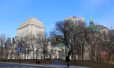 MONTREAL QUEBEC CANADA - 12: 13 2022 Montreal Kraliçesi Elisabeth Oteli, CN, Sunlife and Place Marie Binaları, Mary Katedrali-Bazilikası, Dünya Kraliçesi