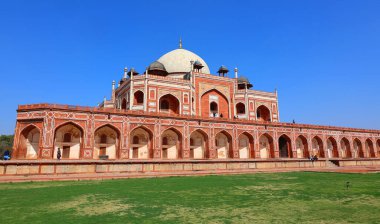 DELHI INDIA - 02 11 2023: Humayun 'un mezarı Delhi' deki Babür İmparatoru Humayun 'un mezarıdır.