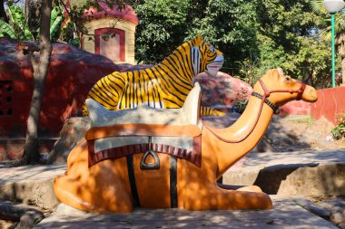 Sunny Park 'ta hayvan heykeli