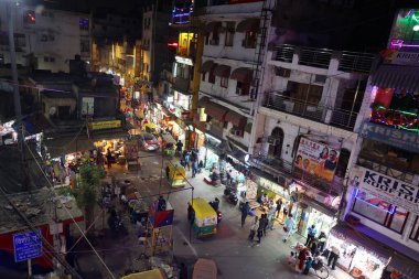 DELHI INDIA - 02 11 2023: Ana Pazar, Tooti Chowk, Gece Yeni Delhi  