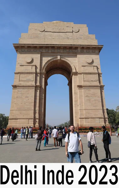 デリー インド 2023年11月2日 インド門またはすべてのインド戦争記念碑 旧任務の道と呼ばれていたニューデリーの 儀式の軸 の東端のカルタヴィヤ道近くに位置する戦争記念碑です — ストック写真
