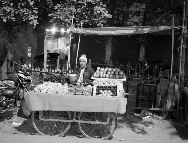 Delhi India 2023 Venditore Ambulante Delhi Che Vende Suoi Prodotti — Foto Stock