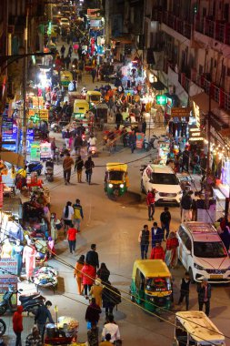 DELHI INDIA - 02 11 2023: Ana Pazar, Tooti Chowk, Gece Yeni Delhi 