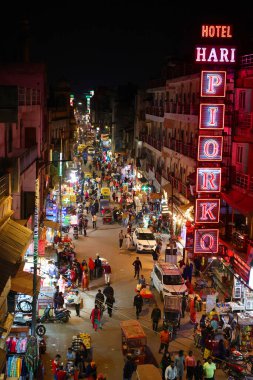 DELHI INDIA - 02 11 2023: Ana Pazar, Tooti Chowk, Gece Yeni Delhi 
