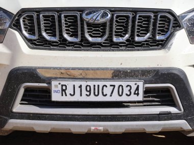JAISALMER RAJASTHAN INDIA - 02 13 2023: Araç plakası veya plakası ilgili eyaletlerin bölge düzeyindeki bölgesel ulaşım bürosu (RTO) tarafından verilmektedir.