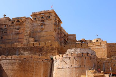 JAISALMER RAJASTHAN INDIA - 02: 13 2023: Haveli 'nin detayları geleneksel bir konak, konak, malikane, genellikle tarihi ve mimari öneme sahip bir konaktır.