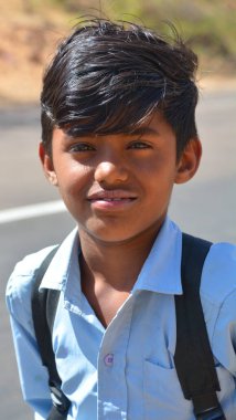 RURAL RAJASTHAN INDIA - 02: 13 23: Hindistan 'daki kırsal okulların öğrencisi 1930 ve 1940' da hükümet tarafından inşa edildi. O zamandan beri, birçok kırsal okul yıkılan bir yapıya dönüştü.  