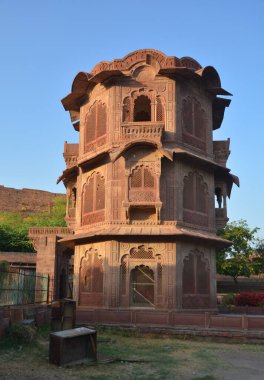 JODHPUR RAJASTHAN INDIA - 02 14 2023: Mandore Garden jodhpur şehrinin eski Hindu Tapınağı dış yapısı, Hindistan