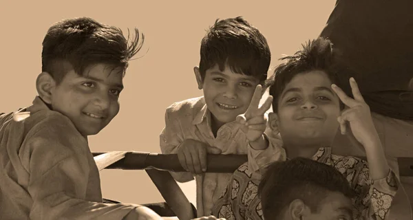 Vidékes Rajasthan India 2023 Indiai Fiatal Tinédzserek Portréja Indiaiak Vagy — Stock Fotó