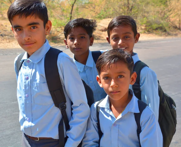 Αγροτικη Ραγιασθανη Ινδια Μαθητές Αγροτικών Σχολείων Στην Ινδία Χτίστηκαν Από — Φωτογραφία Αρχείου