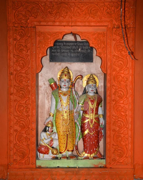 印度印度教庙宇中的宗教雕像 — 图库照片