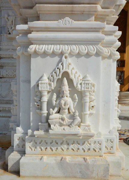 インド地方ラジャスタン州 23日 ジャイナ教寺院はインド第6位の宗教であり インド全土でマハラシュトラ州 ラジャスタン州 グジャラート州 マディヤ プラデーシュ州 カルナータカ州に住んでいる大多数の人々が実践しています — ストック写真