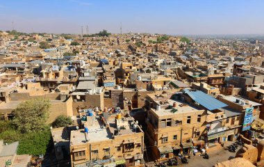 JAISALMER RAJASTHAN INDIA - 02 13 2023: Jaislamer Kalesi ya da Sonar Quila ya da Altın Kale 'nin içinden Jaisalmer şehrinin görüntüsü. Thar Çölü 'nde eski ipek ticaret yolu boyunca UNESCO dünya mirası sahası.